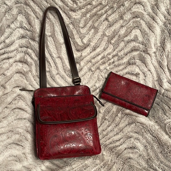 Deep red paisley tapestry RELIC purse and wallet. Rare - Picture 2 of 9